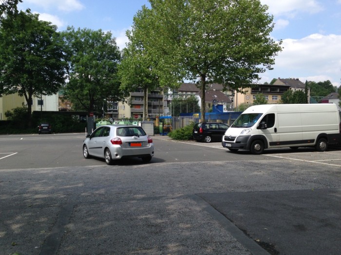 ... wird dieser Parkplatz erreicht.